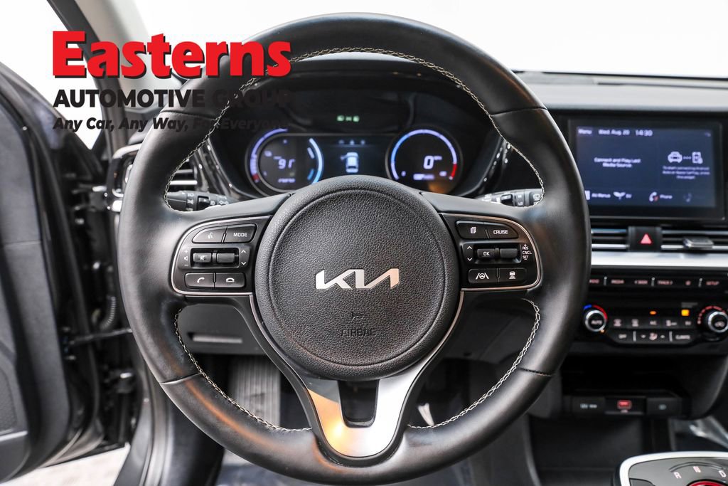 Used 2022 Kia Niro EX w/ Cold Weather Package image 12