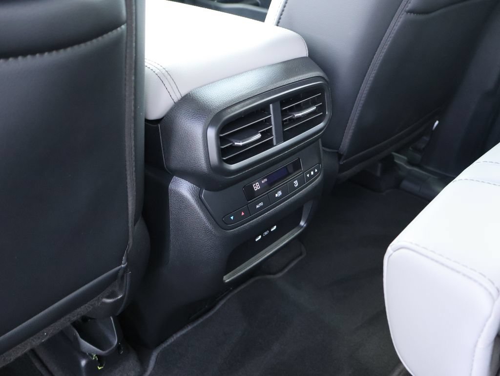 Used 2025 Honda Pilot Touring image 16