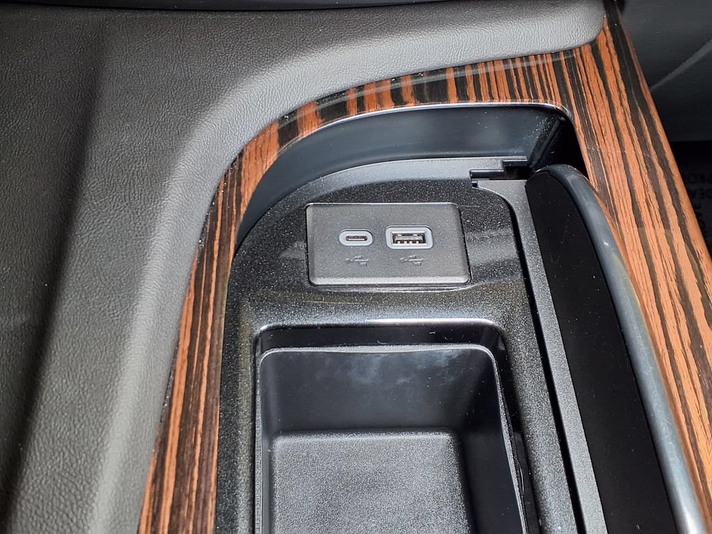 Certified 2024 Cadillac Escalade Premium Luxury w/ Performance Package AWD/4WD image 6