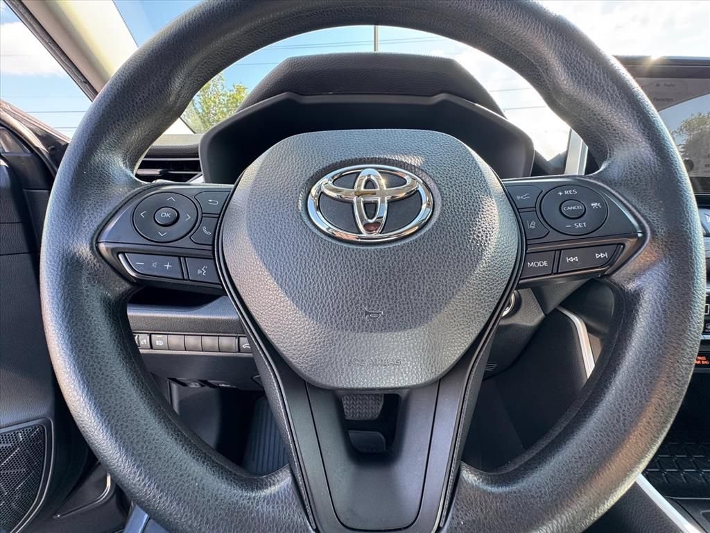 Used 2024 Toyota RAV4 XLE w/ Convenience Package FWD image 18