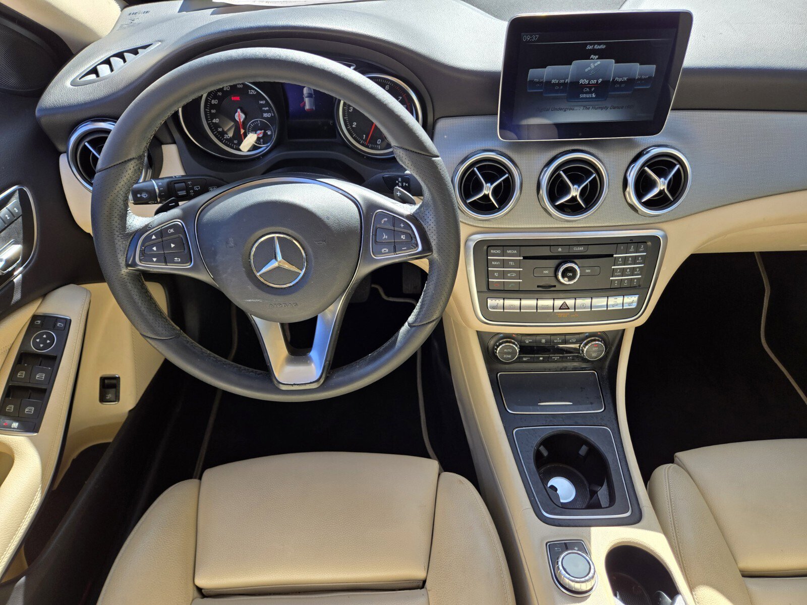 Used 2018 Mercedes-Benz GLA 250 4MATIC w/ Premium Package image 10