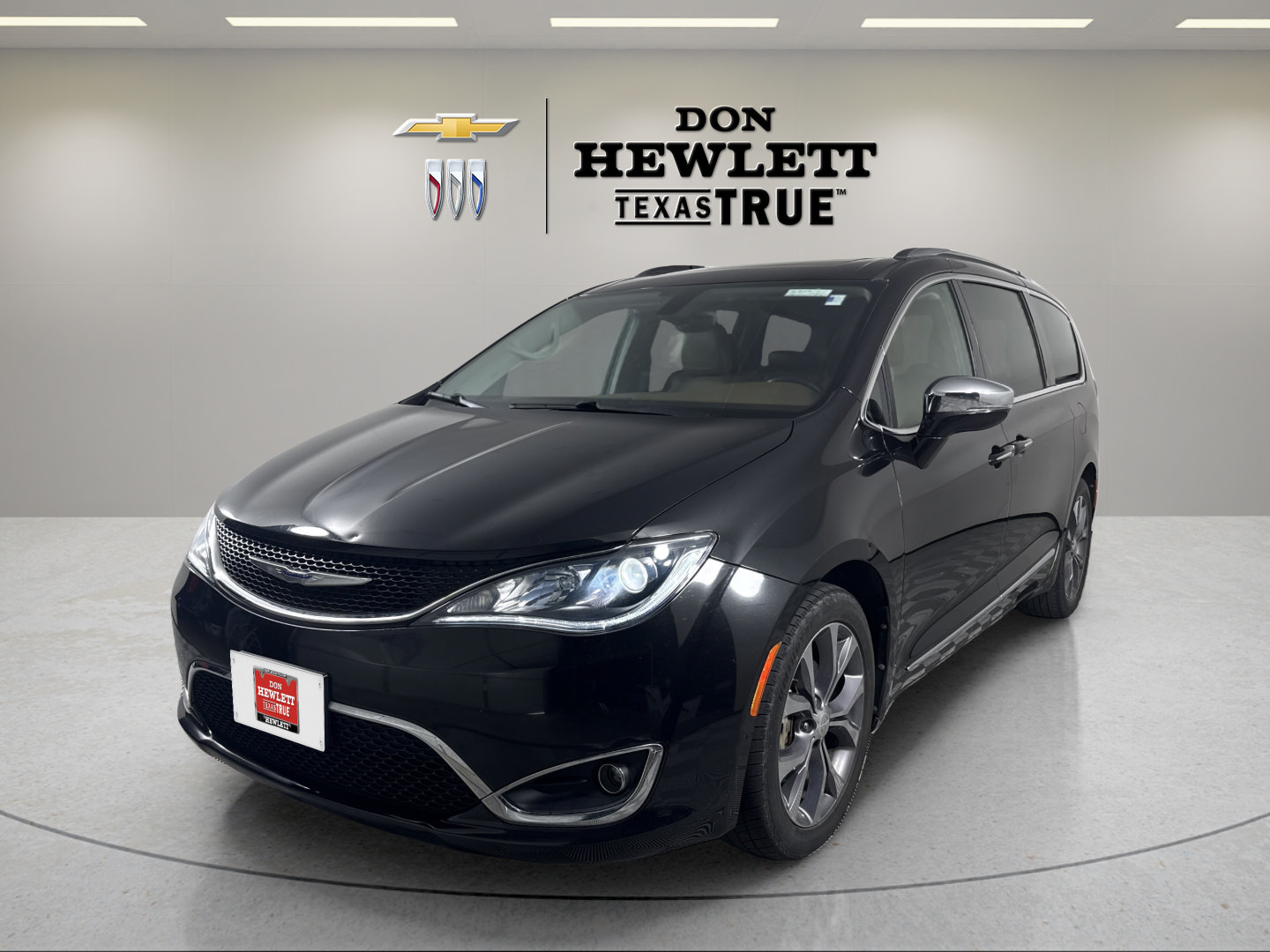 Used 2019 Chrysler Pacifica Limited w/ Tire & Wheel Group