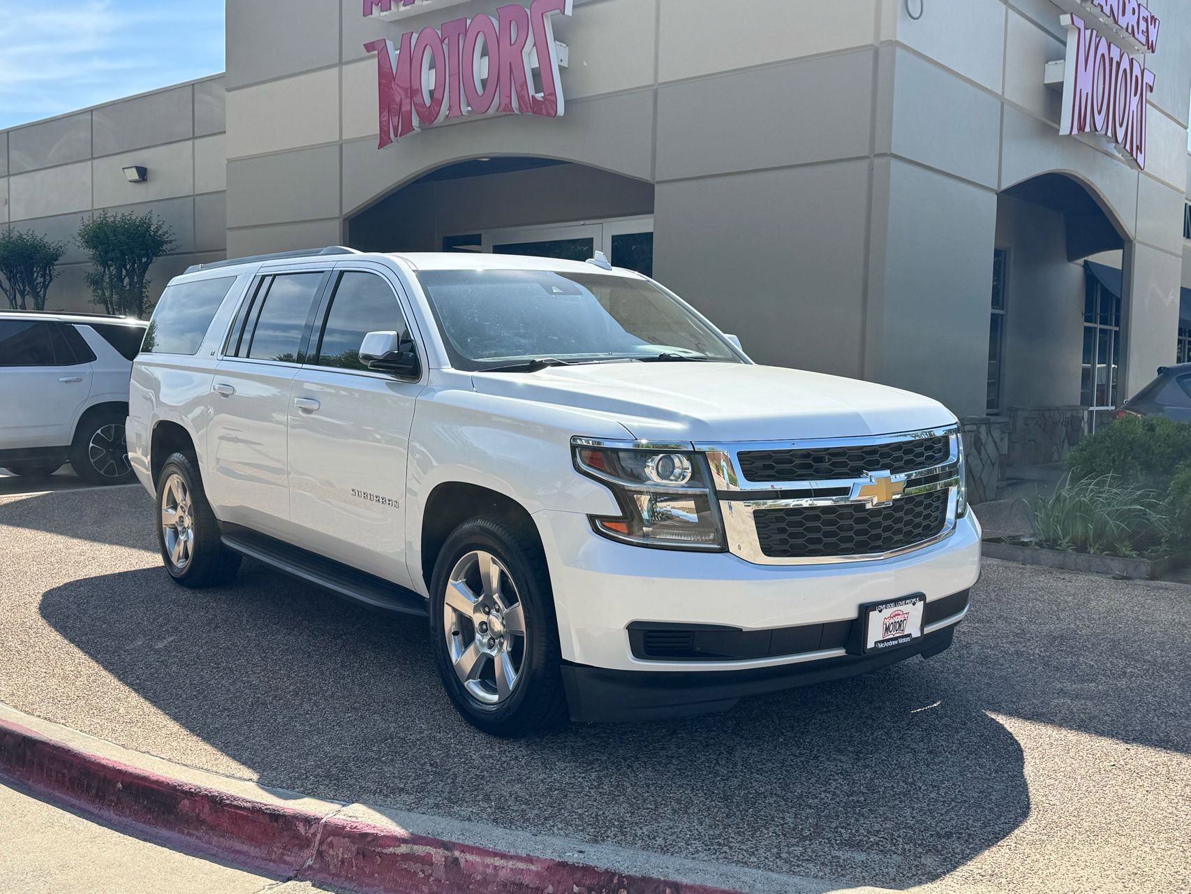 Used 2018 Chevrolet Suburban LT image 6