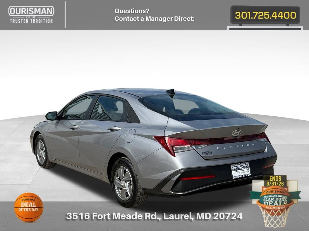Used 2025 Hyundai Elantra SE image 3