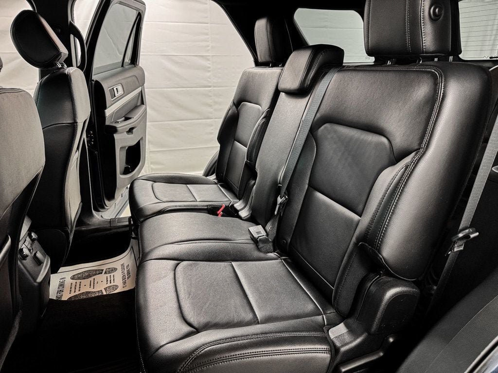 Used 2016 Ford Explorer XLT w/ Equipment Group 202A AWD/4WD image 10