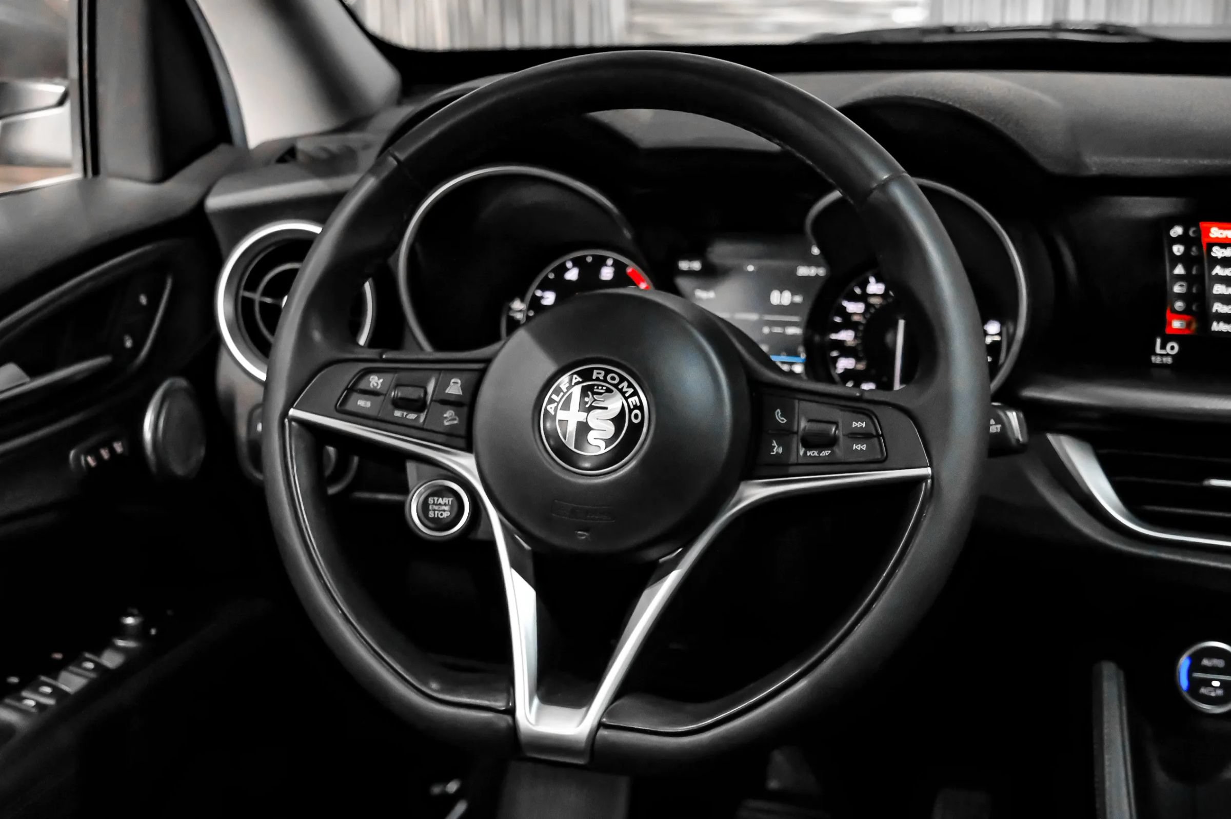 Used 2018 Alfa Romeo Stelvio Ti AWD/4WD image 18