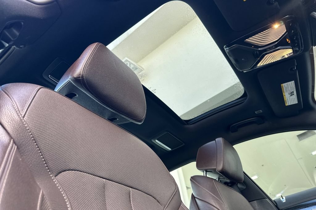 Used 2020 BMW 740i w/ M Sport Package RWD image 17