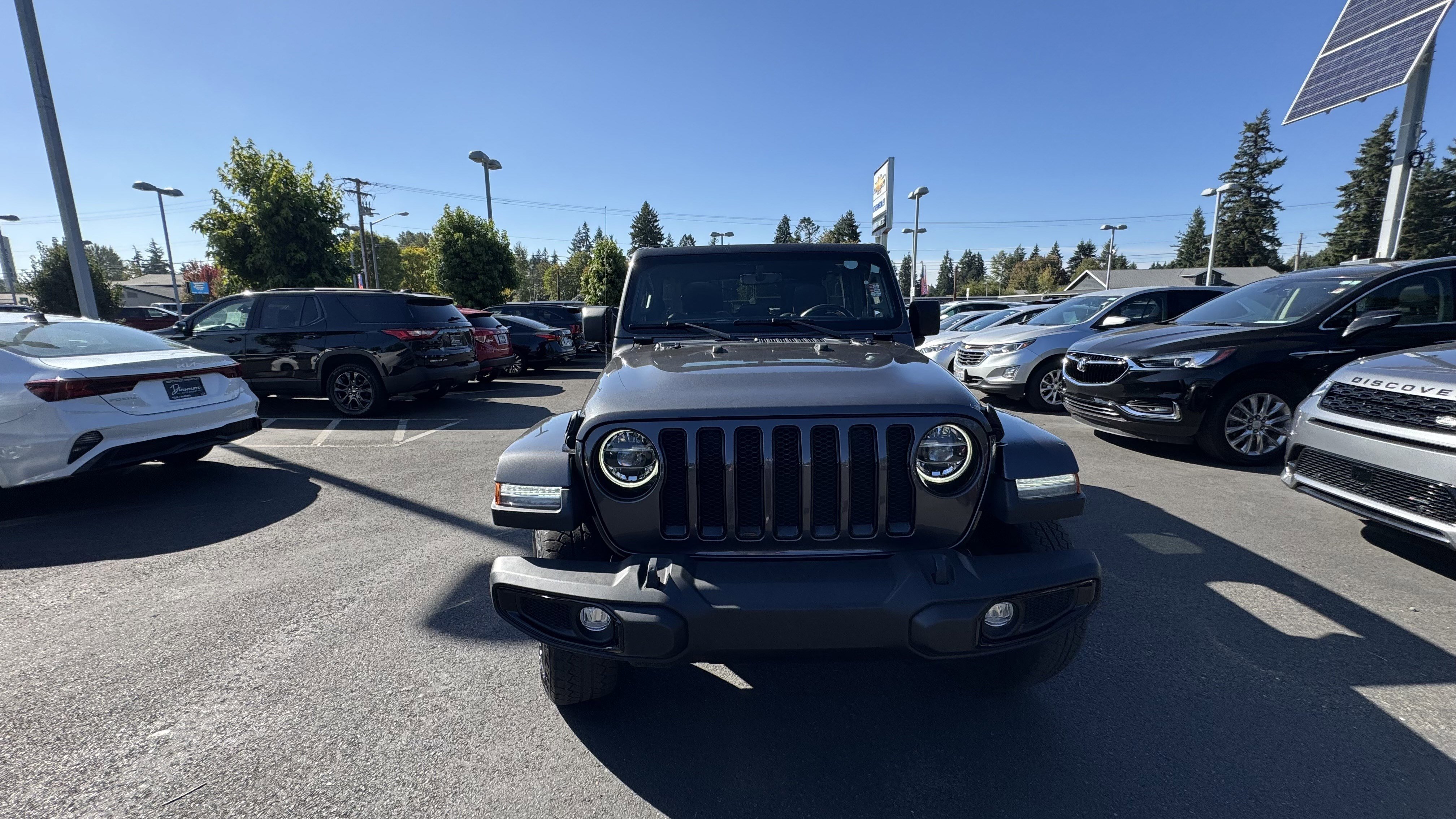 Used 2022 Jeep Wrangler Unlimited Sahara image 3