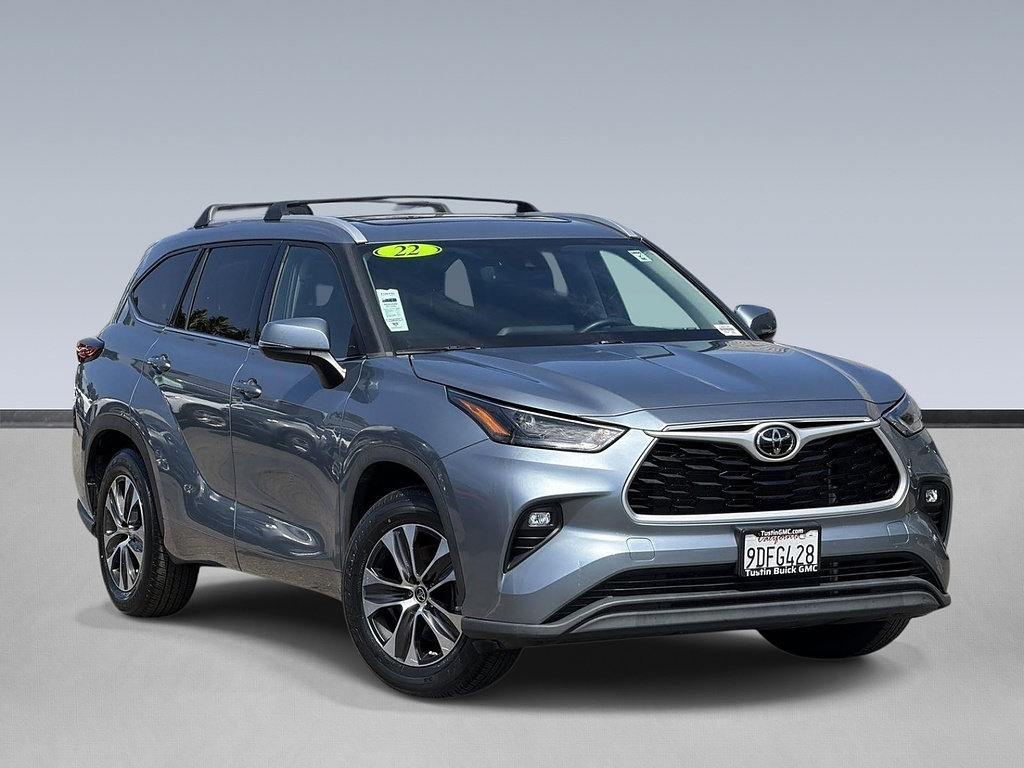 Used 2022 Toyota Highlander XLE FWD image 1
