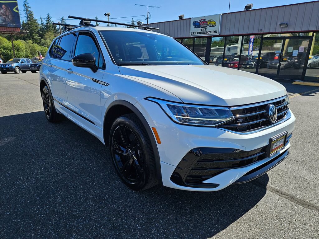 Used 2024 Volkswagen Tiguan SE R-Line AWD/4WD image 3