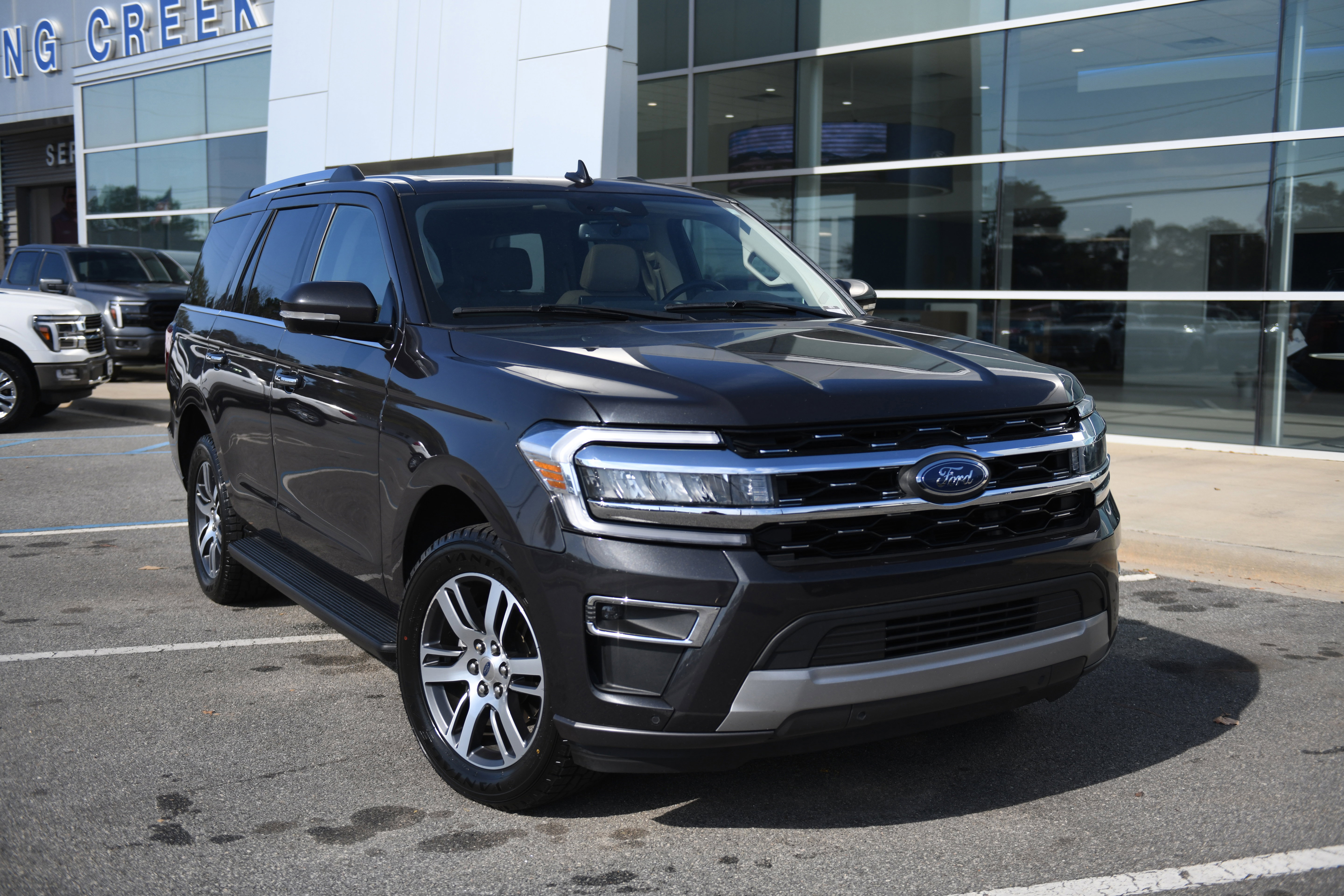 Used 2024 Ford Expedition Limited image 2