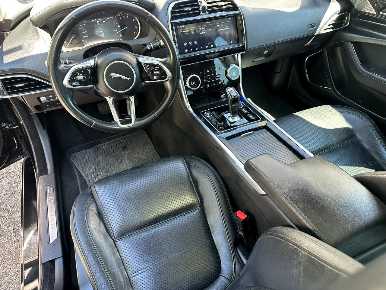 Used 2020 Jaguar XE S image 26