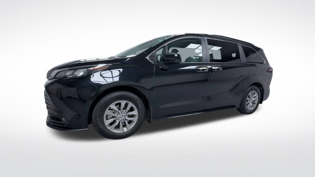 Certified 2025 Toyota Sienna XLE w/ XLE Plus Package AWD/4WD image 4