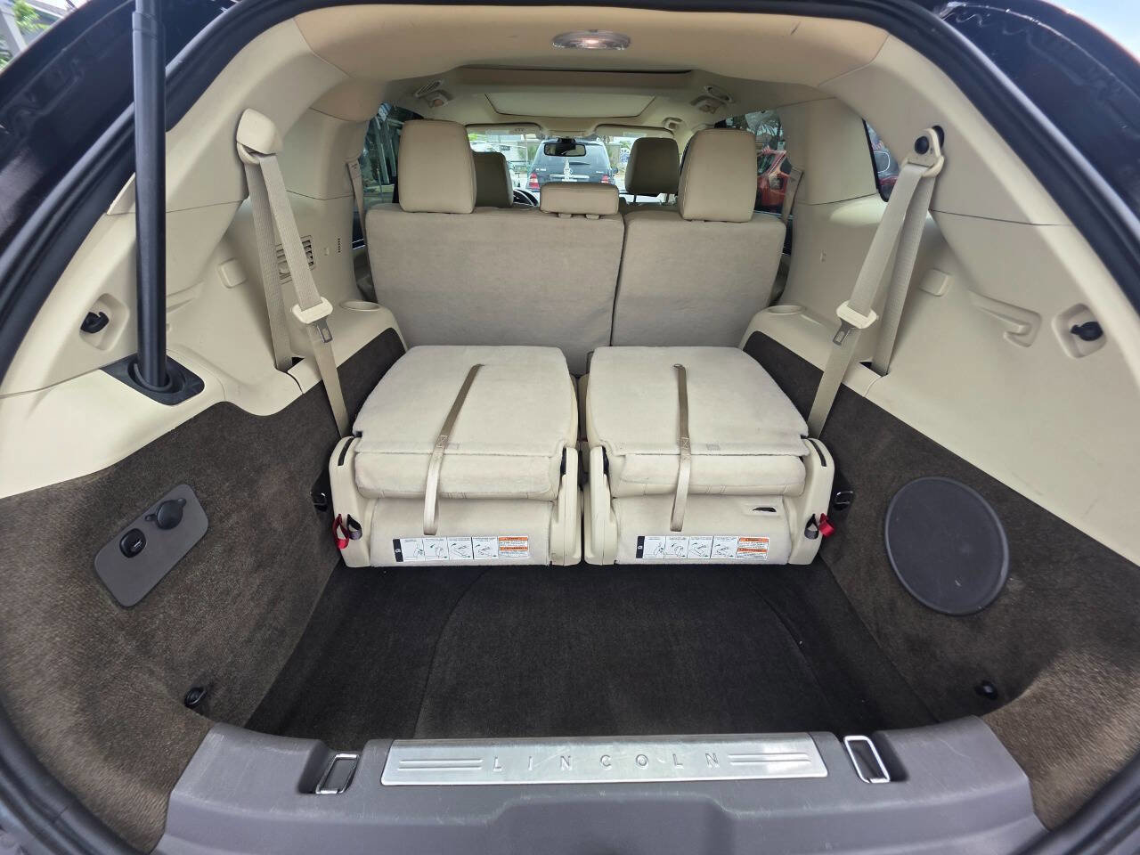 Used 2013 Lincoln MKT FWD image 16
