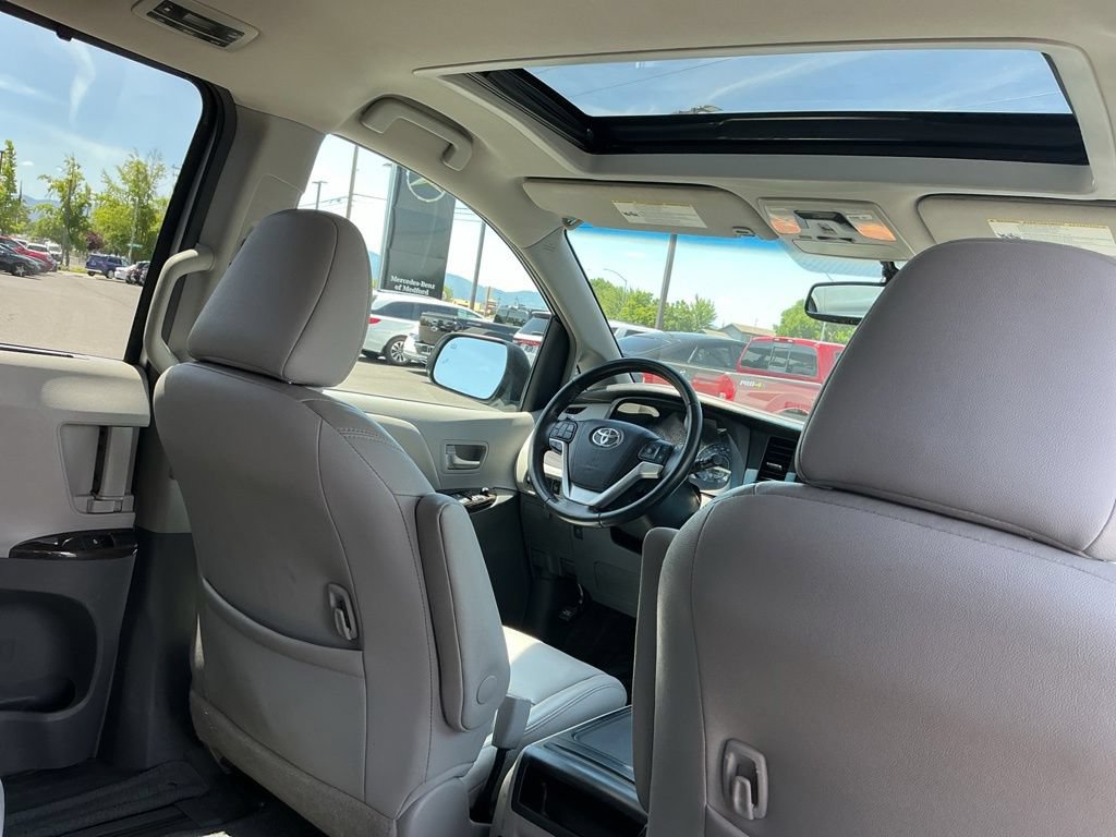 Used 2016 Toyota Sienna XLE w/ XLE Navigation Package FWD image 22