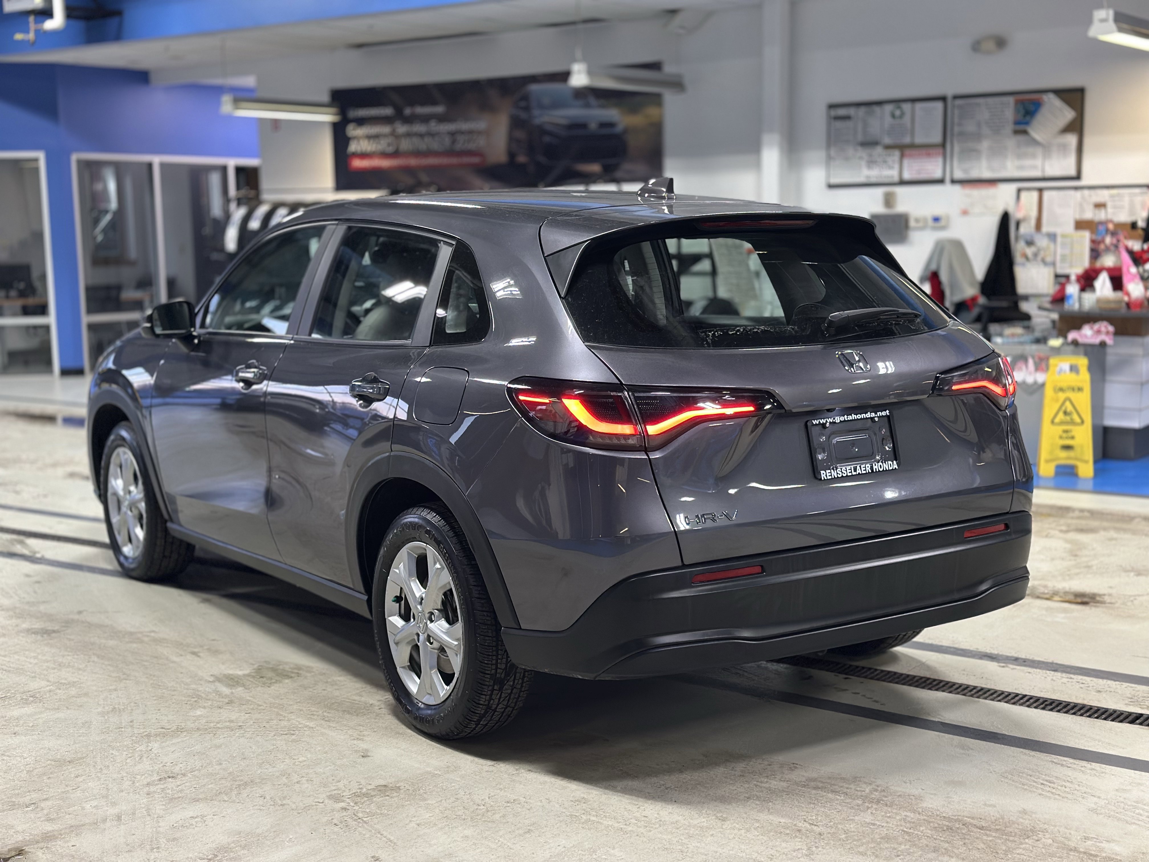 Used 2023 Honda HR-V LX image 7