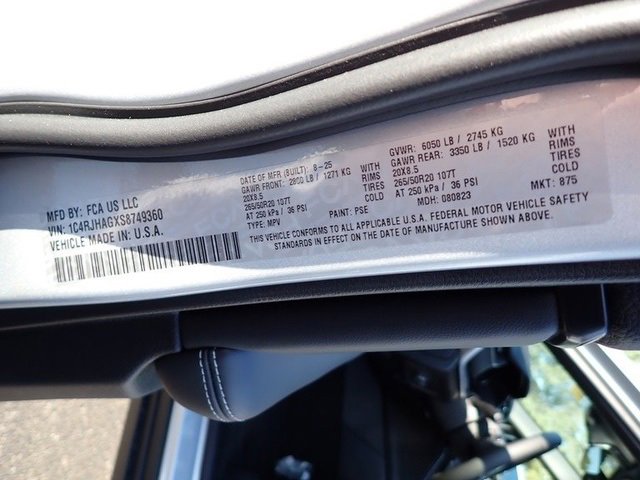 New 2025 Jeep Grand Cherokee Altitude image 20