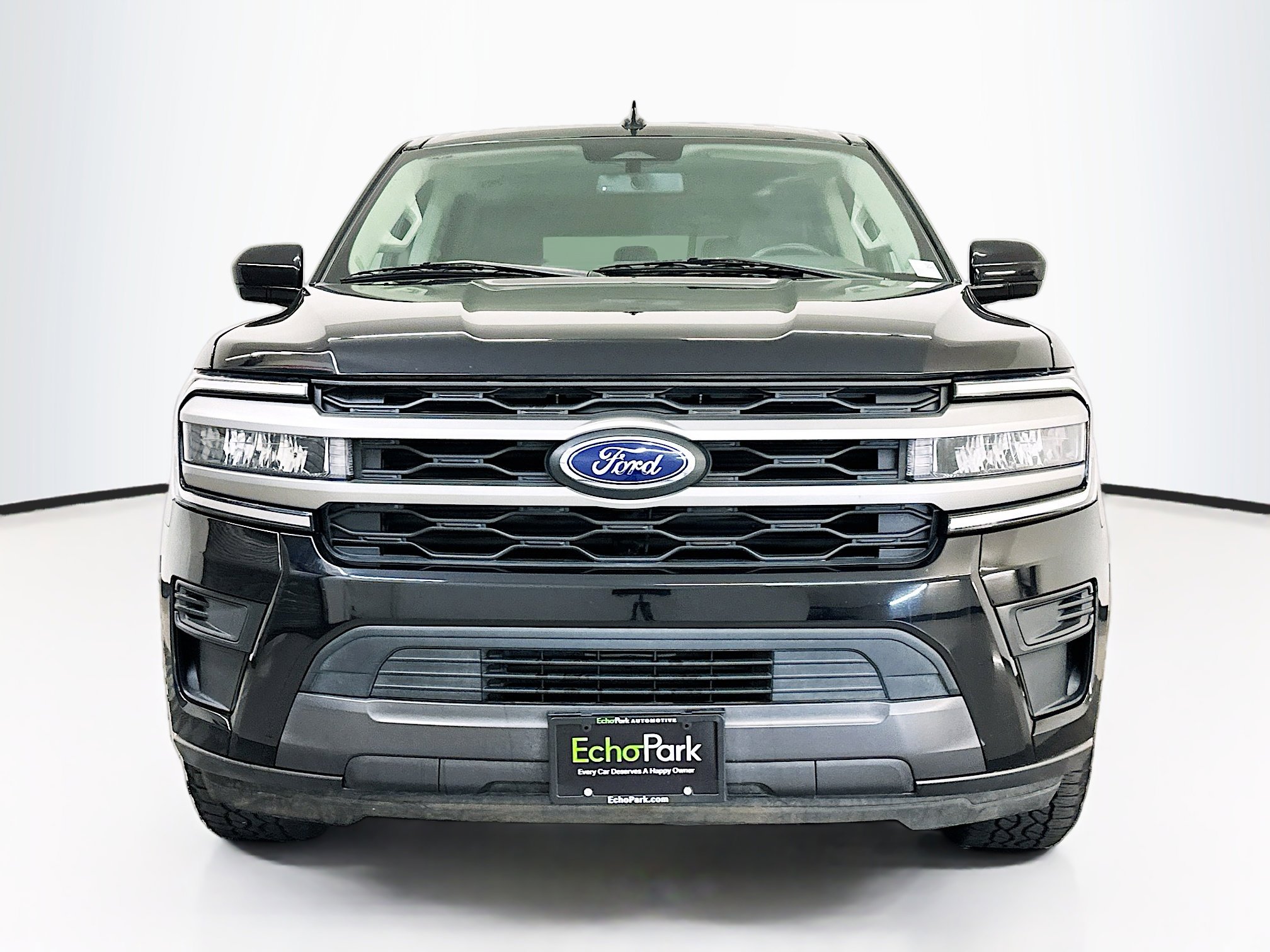Used 2024 Ford Expedition XLT image 2