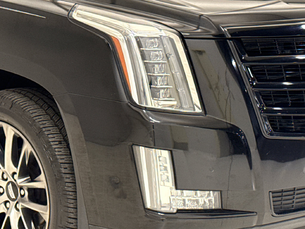 Used 2020 Cadillac Escalade Premium Luxury w/ Escalade Sport Edition AWD/4WD image 5