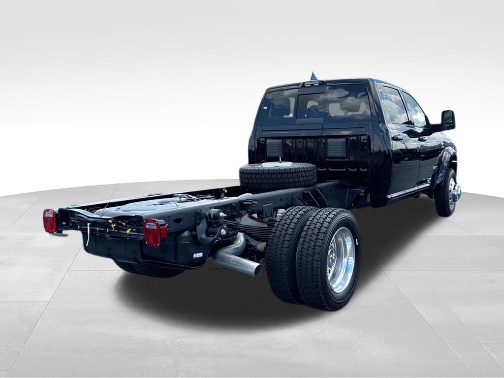 New 2026 RAM 4500 4x4 Crew Cab DRW w/ Laramie Trim Package image 8