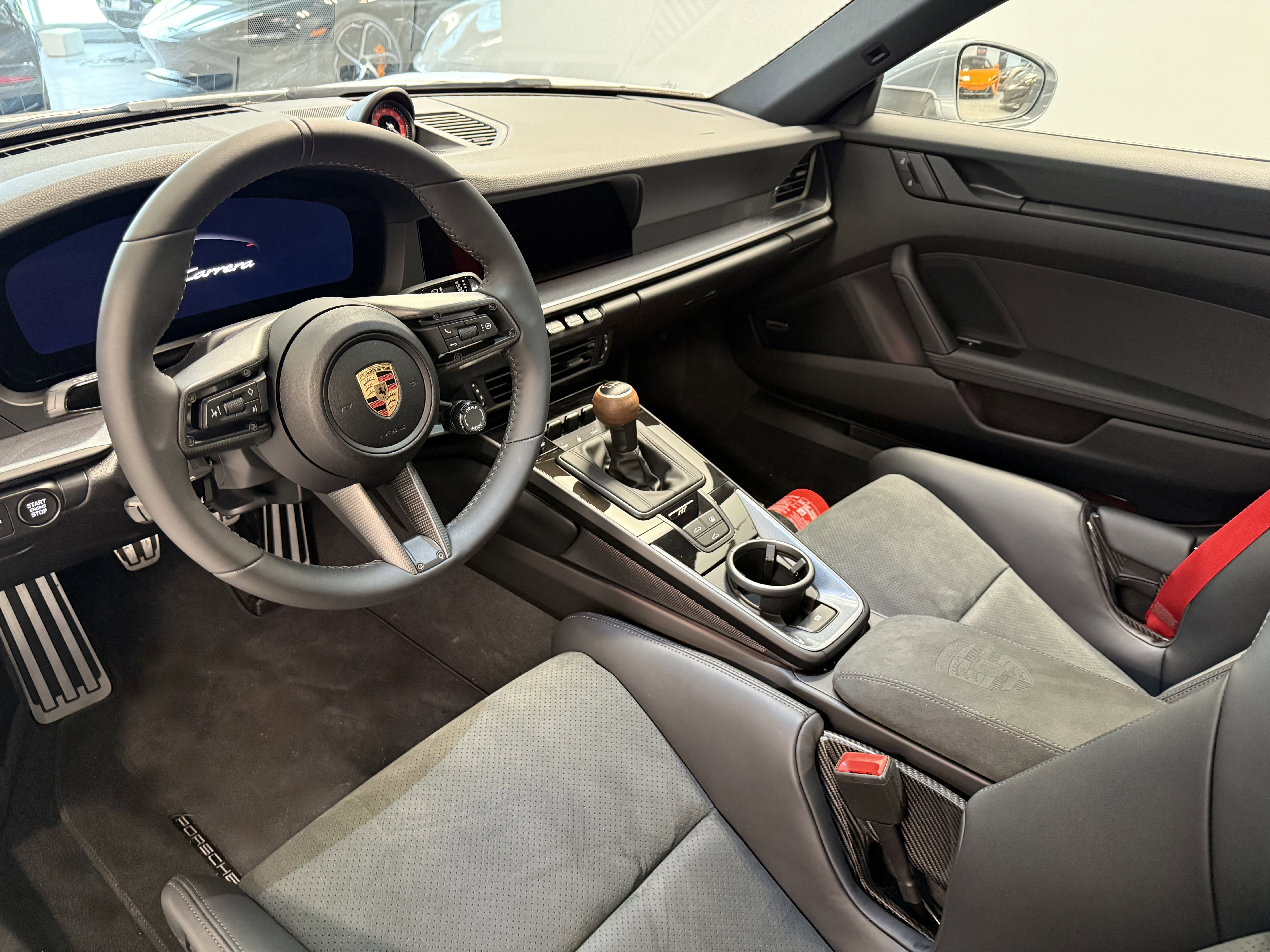 Used 2025 Porsche 911 Carrera RWD image 9