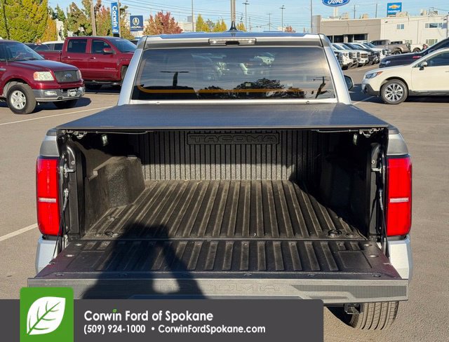Used 2025 Toyota Tacoma TRD Sport AWD/4WD image 17