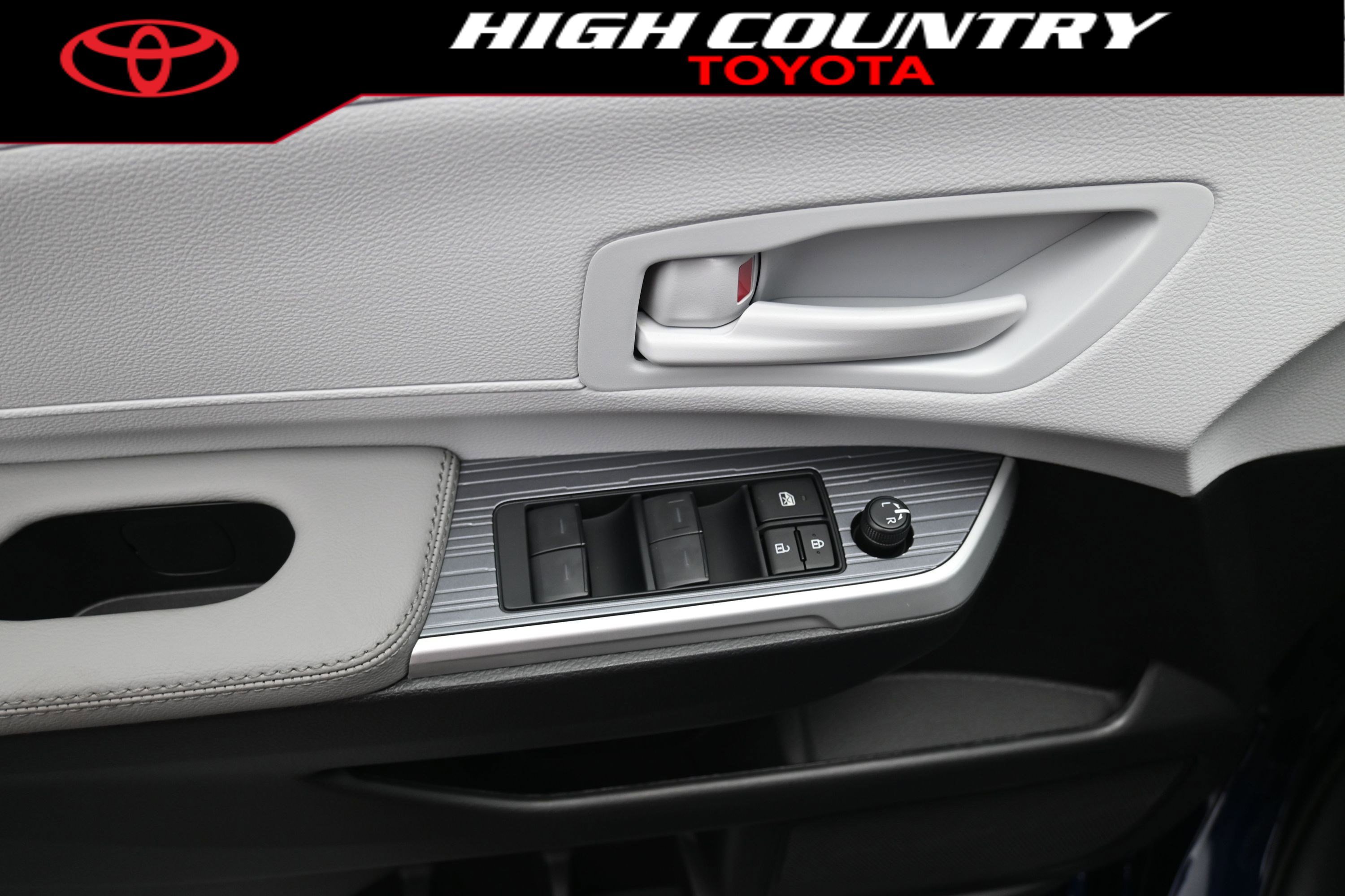 New 2026 Toyota Sienna LE FWD image 14