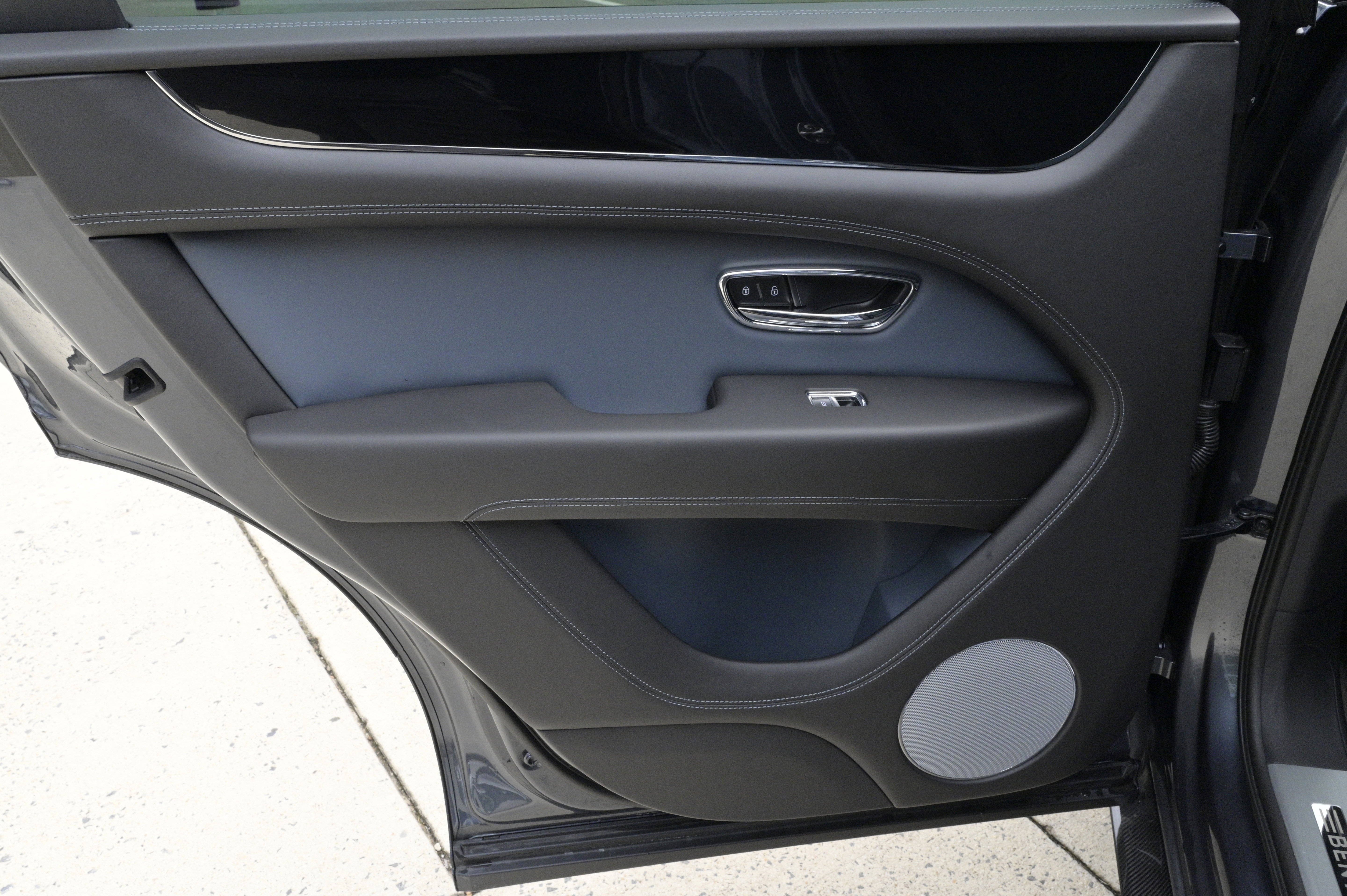 Used 2021 Bentley Bentayga image 37