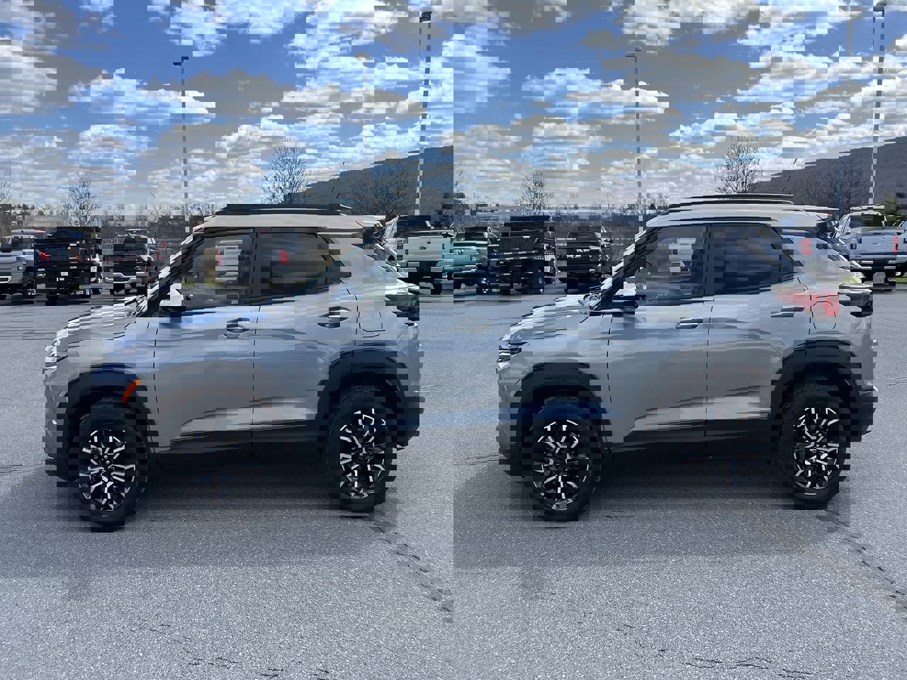 Used 2025 Chevrolet TrailBlazer ACTIV w/ Convenience Package image 4