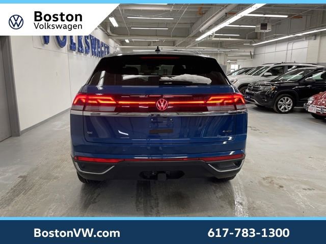Used 2025 Volkswagen Atlas Cross Sport SE w/ Panoramic Sunroof Package image 3