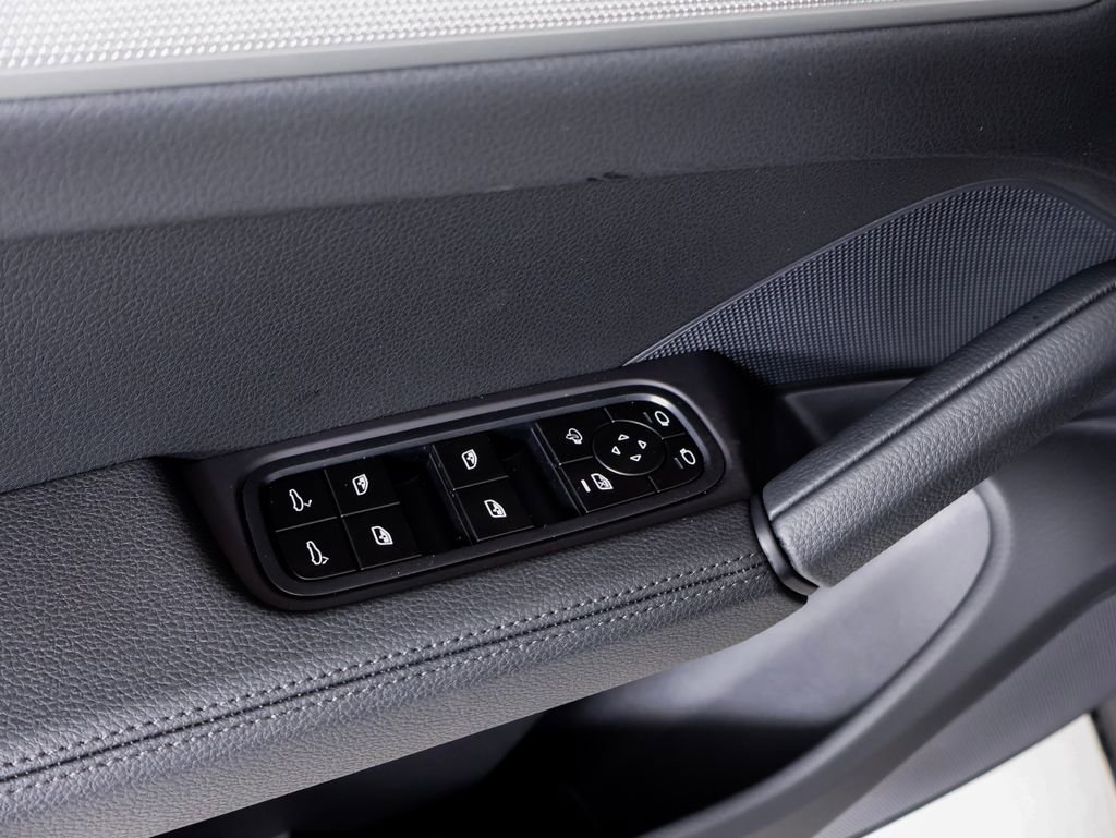 New 2026 Porsche Cayenne image 19