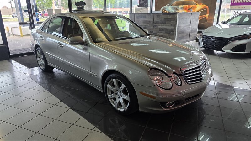 Used 2008 Mercedes-Benz E 350 4MATIC Sedan image 4
