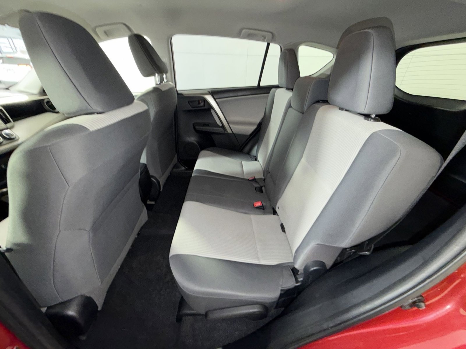 Used 2015 Toyota RAV4 LE image 23