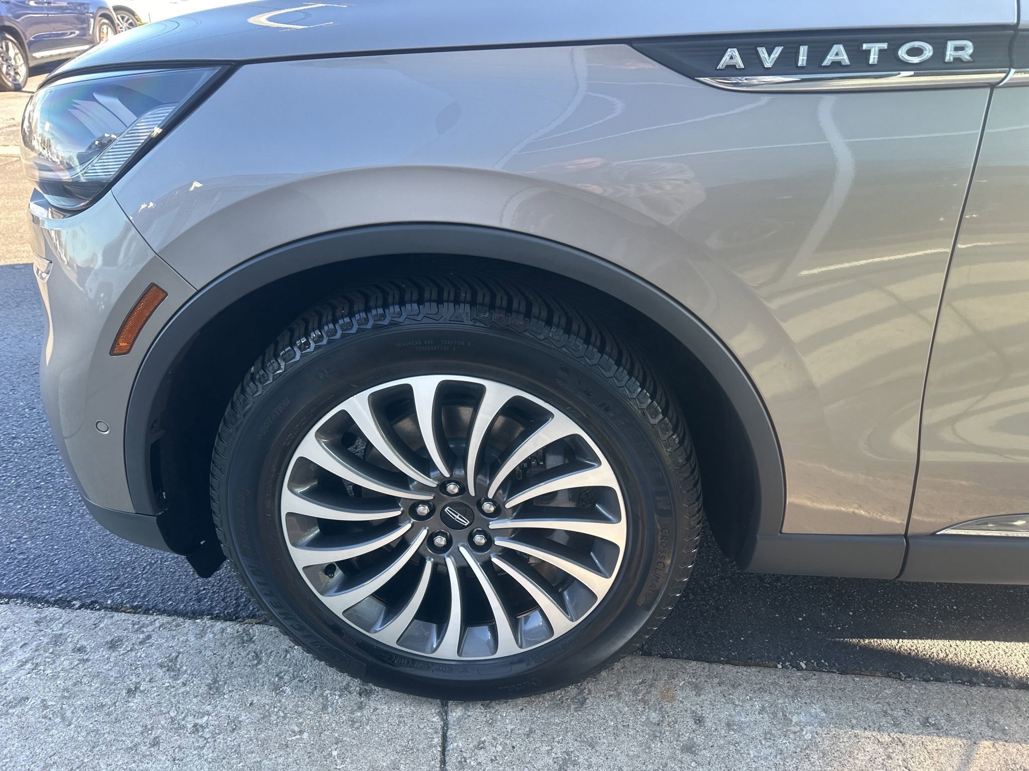 Used 2020 Lincoln Aviator Reserve w/ Equipment Group 201A image 13