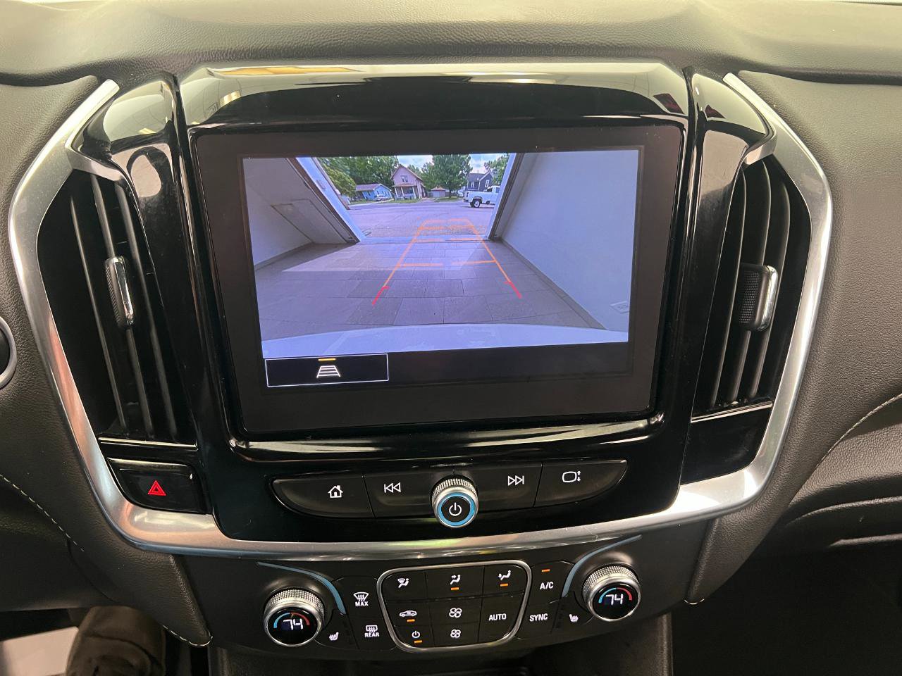 Used 2023 Chevrolet Traverse LT FWD image 57