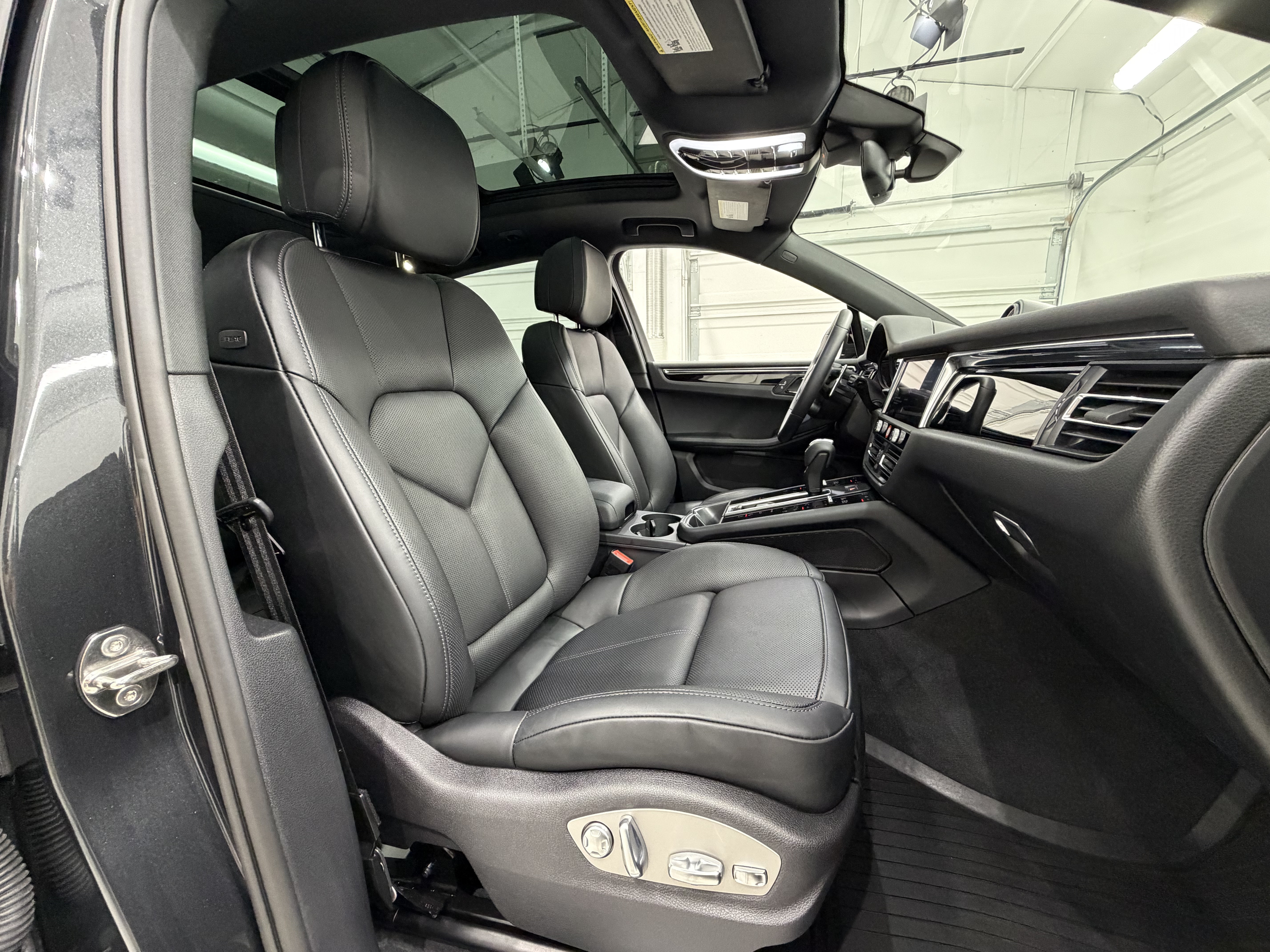 Certified 2026 Porsche Macan S AWD/4WD image 23