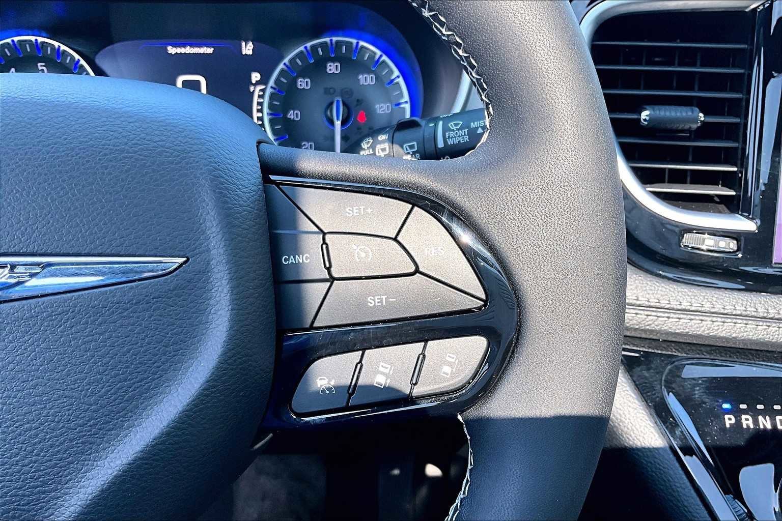 Used 2023 Chrysler Pacifica Limited w/ S Appearance Package image 25
