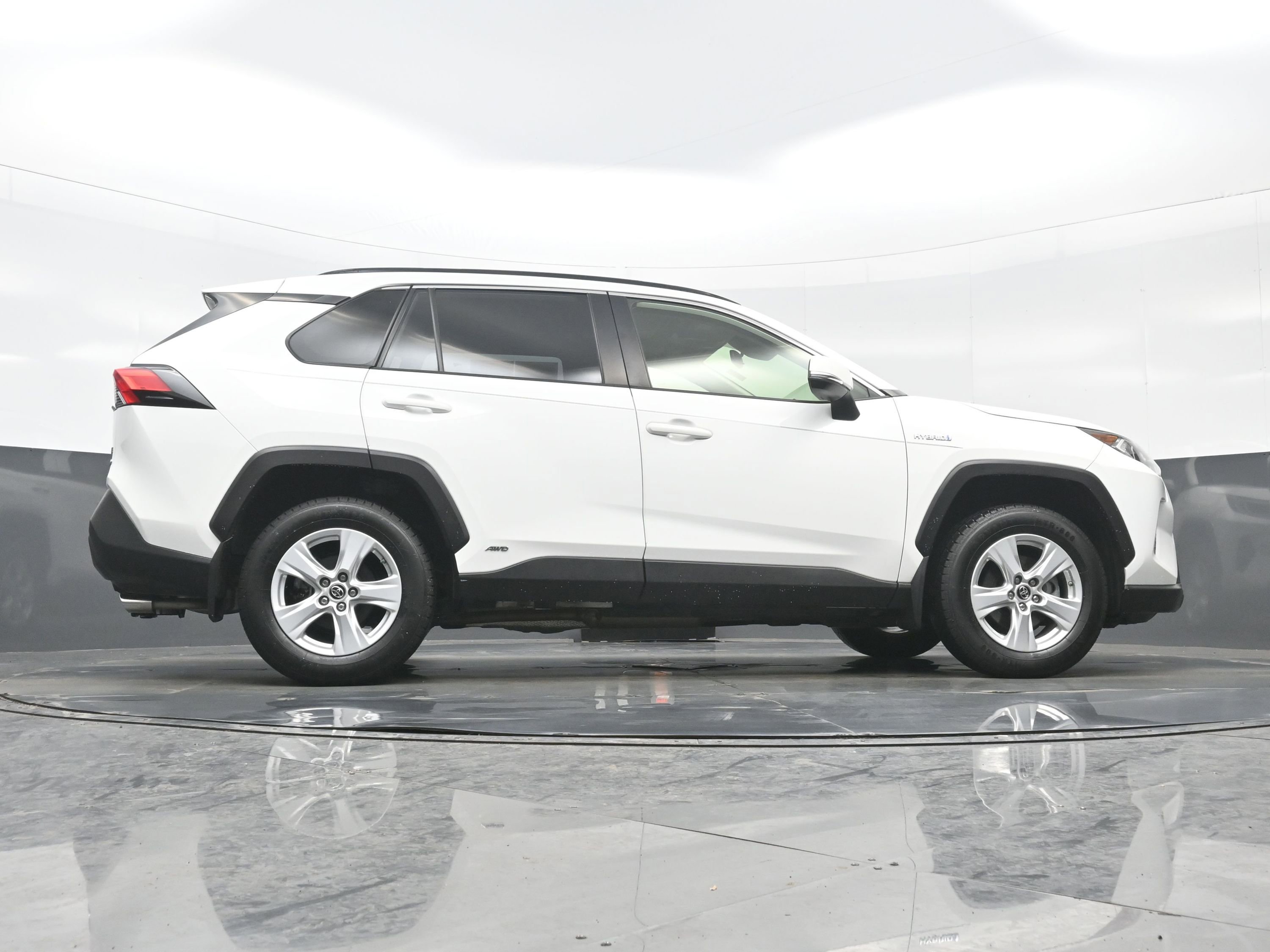 Used 2019 Toyota RAV4 XLE w/ Carpet Mat Package image 33