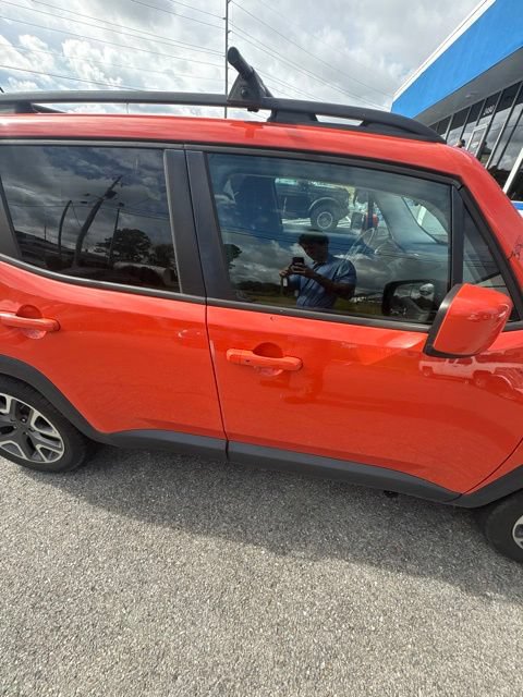 Used 2016 Jeep Renegade Latitude FWD image 19