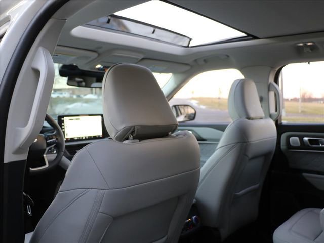 Used 2025 Ford Explorer Platinum w/ LUX Leather Package image 14