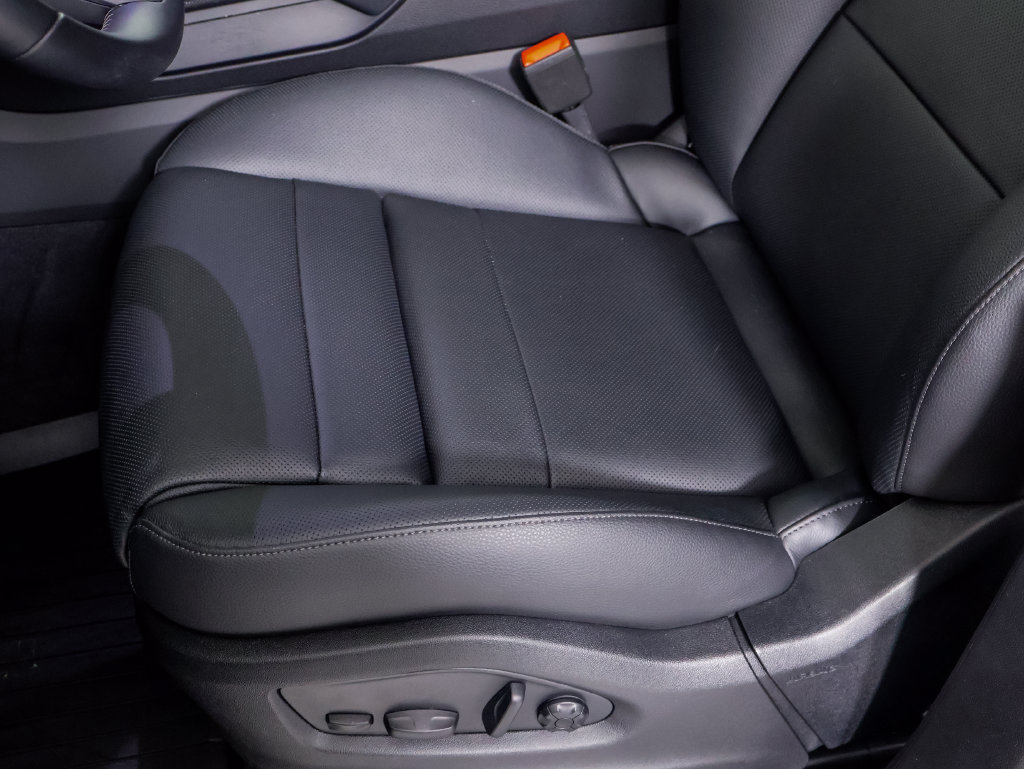Certified 2026 Porsche Cayenne E-Hybrid AWD/4WD image 14