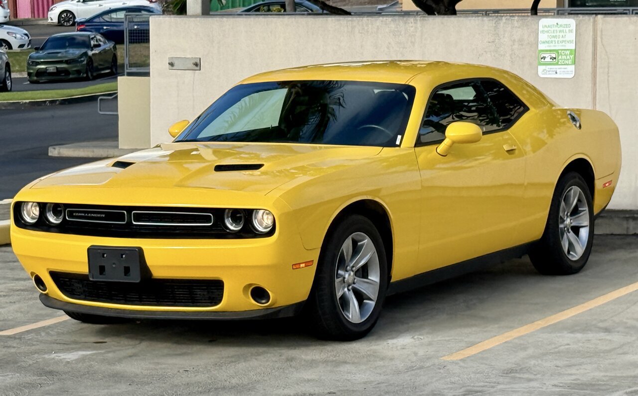 Used 2017 Dodge Challenger SXT RWD image 4