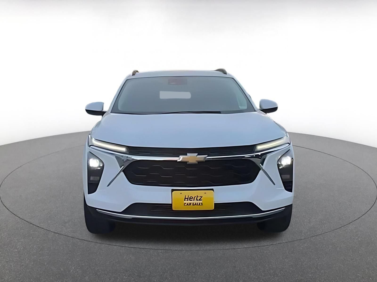 Used 2026 Chevrolet Trax LT FWD image 4
