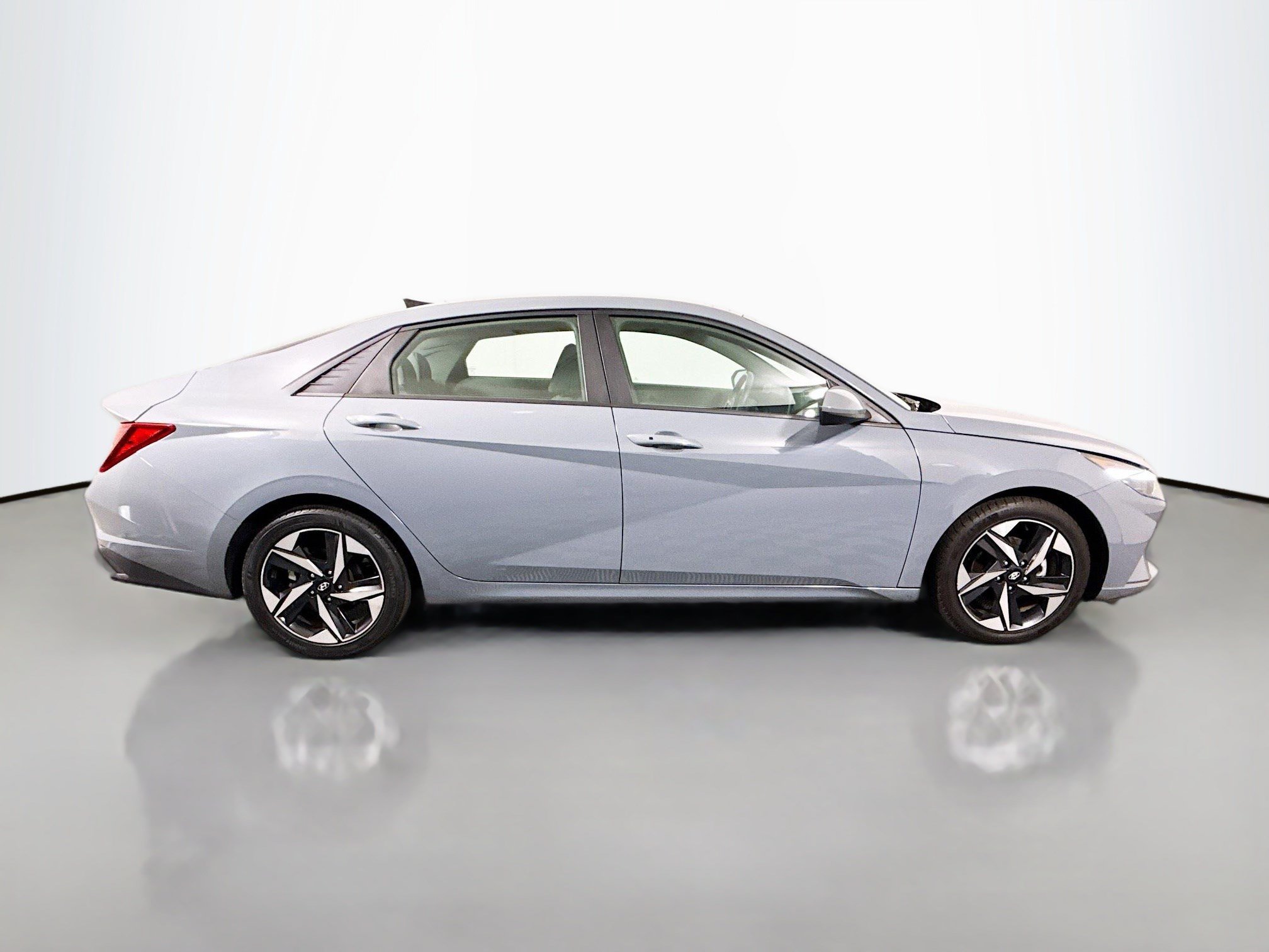 Used 2023 Hyundai Elantra SEL w/ Convenience Package FWD image 11