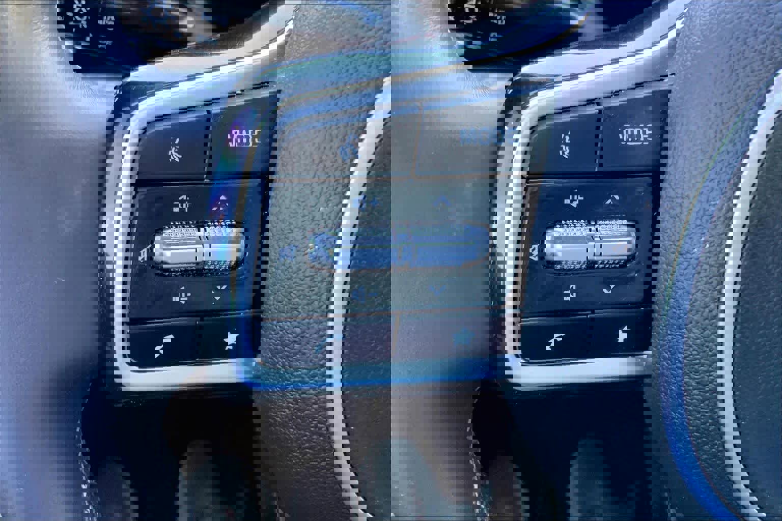 Used 2024 Kia Carnival LX image 21