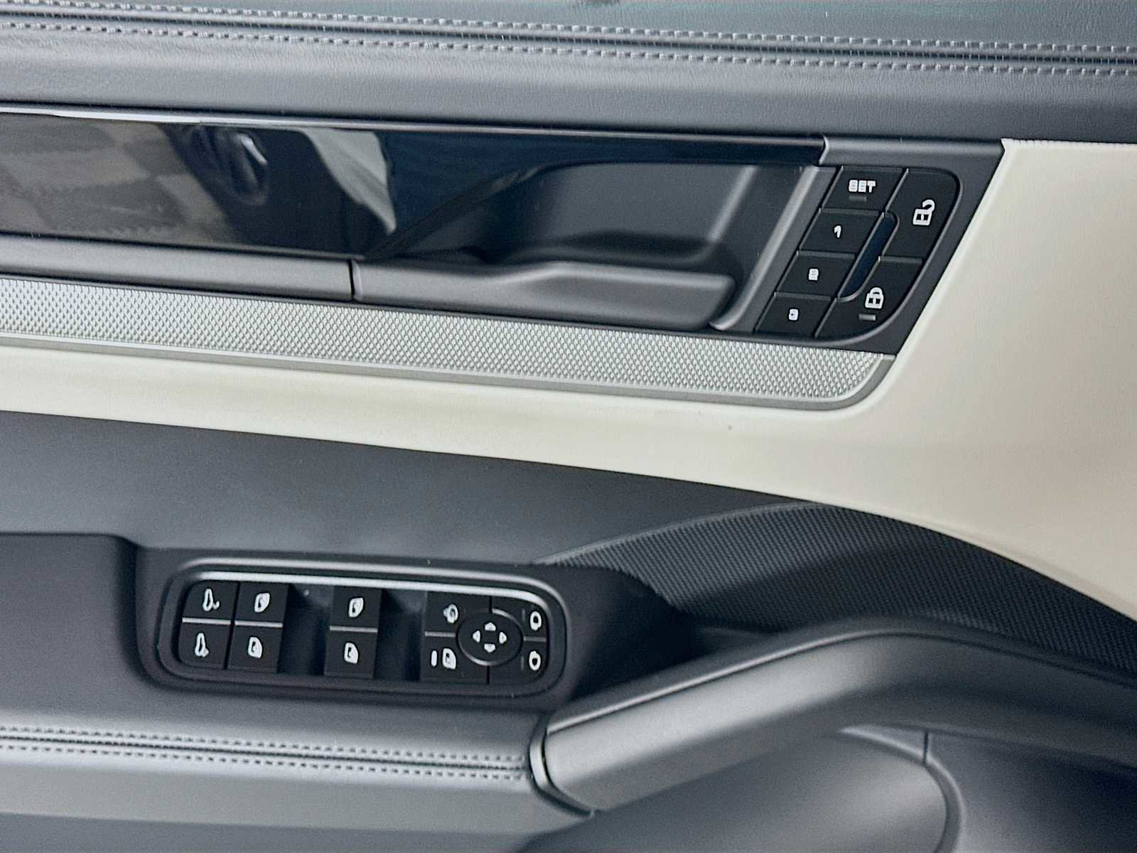 New 2026 Porsche Cayenne Coupe image 11