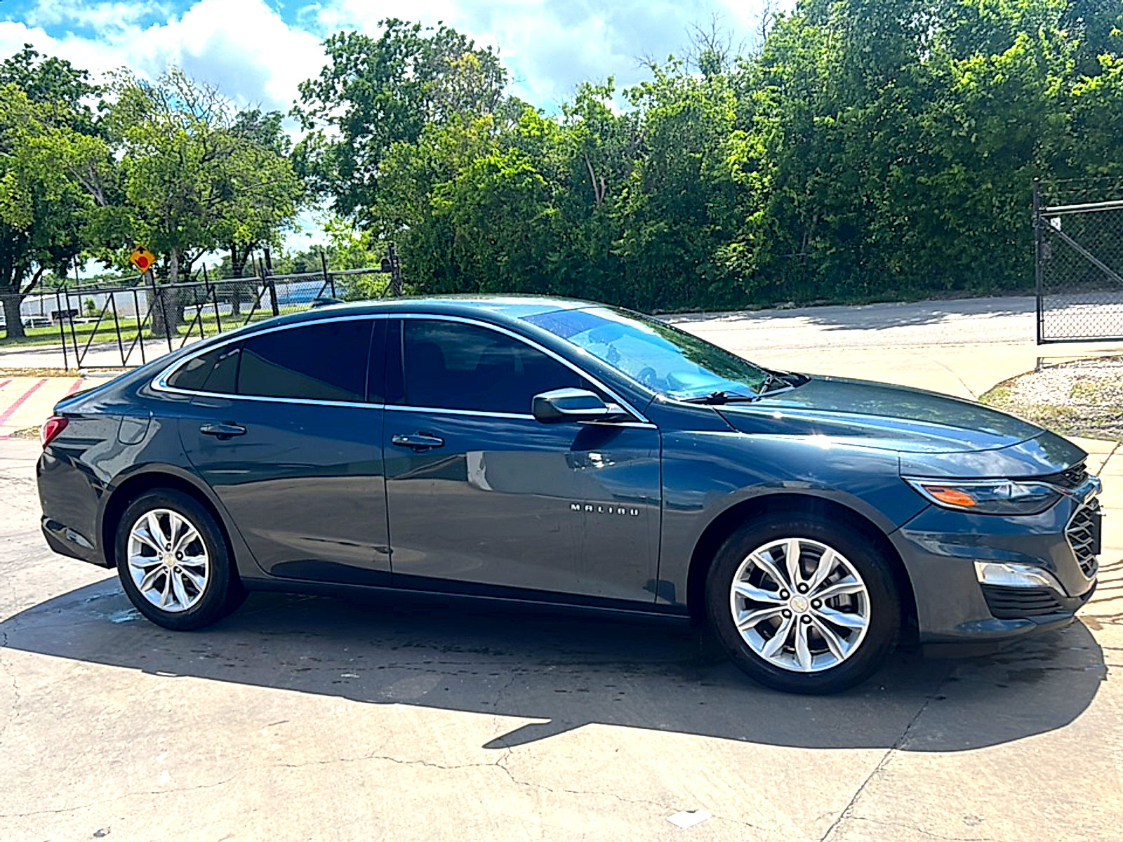 Used 2021 Chevrolet Malibu LT FWD image 4