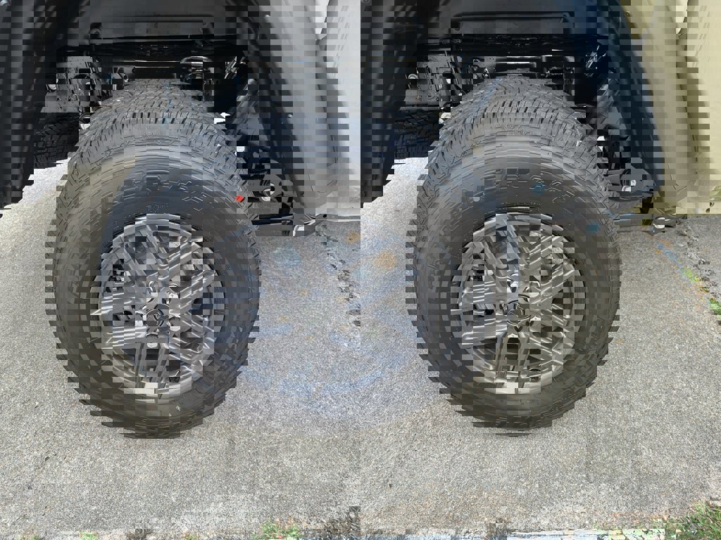 New 2025 Jeep Gladiator Sport image 9