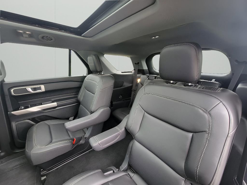 Used 2023 Ford Explorer XLT w/ Equipment Group 202A AWD/4WD image 24