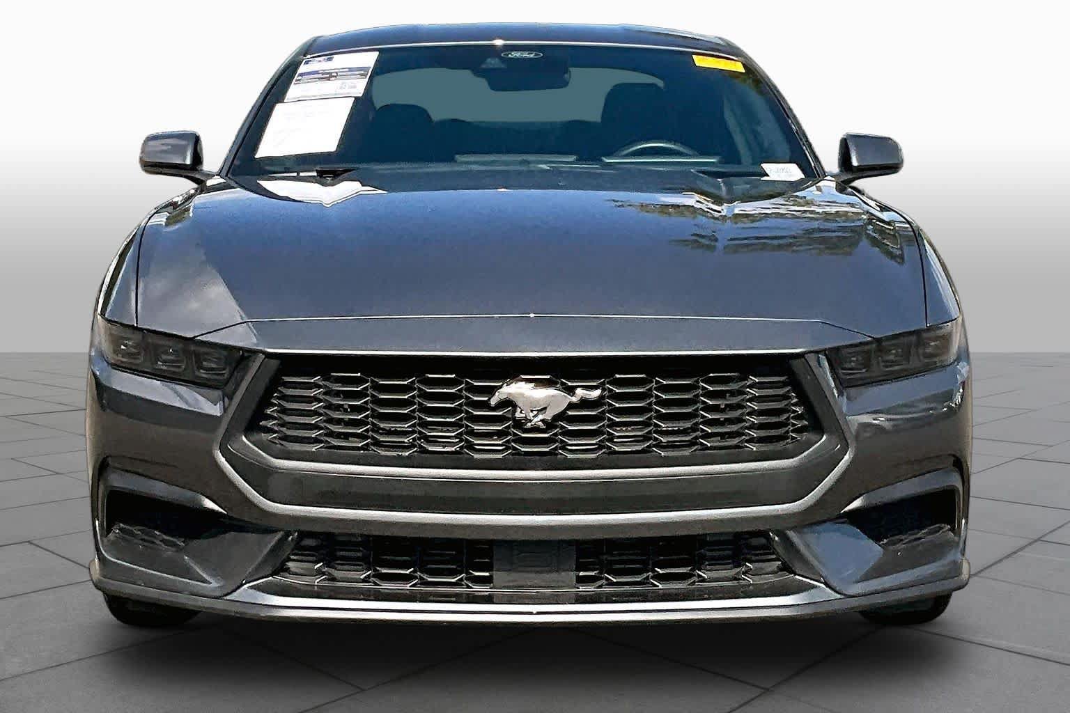 Used 2025 Ford Mustang Coupe RWD image 4